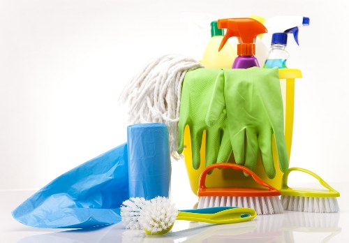 Professional rug cleaning service for a home in N5